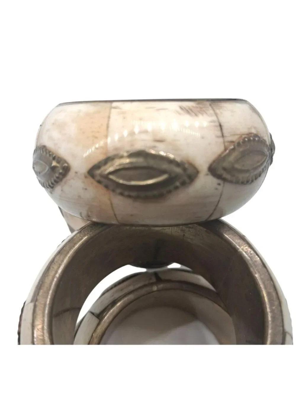 Set Of 4 Vintage Brass & Bone Napkin Rings With Leaf Details Rustic Accents
